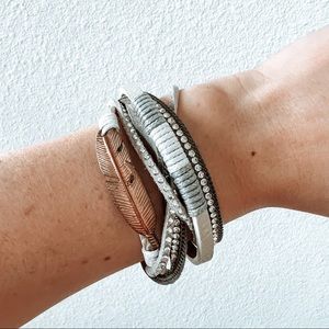 Feather Leather Magnetic Wrap Bracelet Silver/Grey